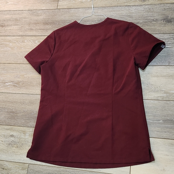 Figs Woman's Maroon V-Neck Scrub Top Size XSmall - Picture 4 of 5